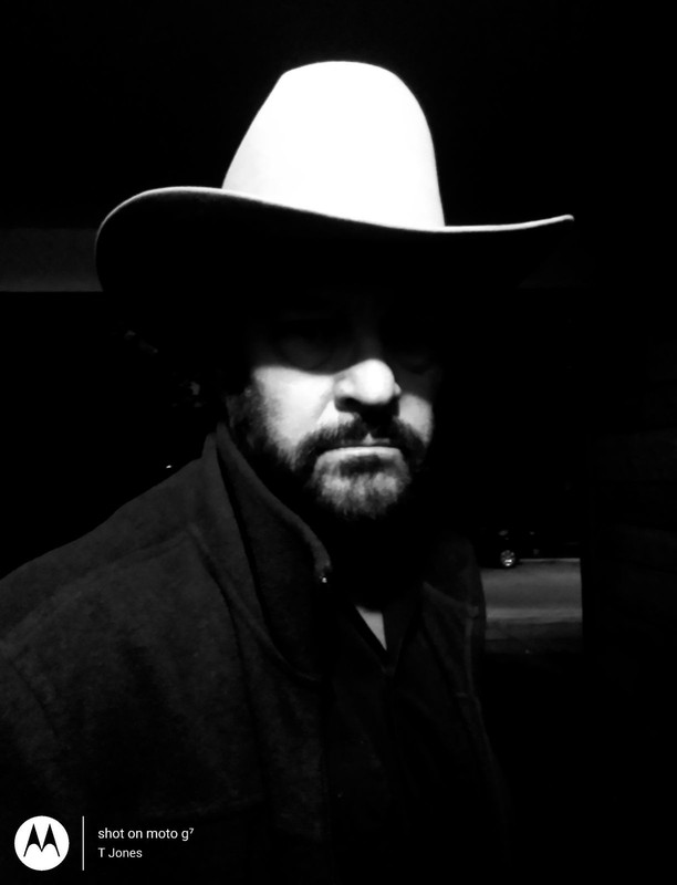 Noir-Resistol-3.jpg
