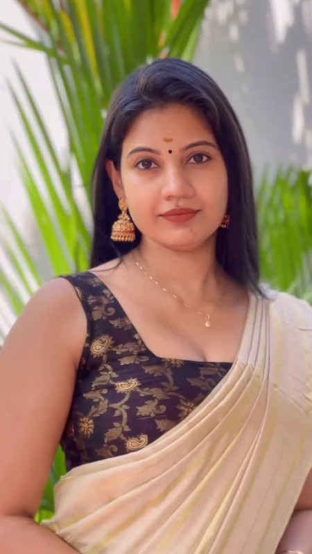 homely malayali girl sexy navel in set saree mp4 snapshot 00 04 532
