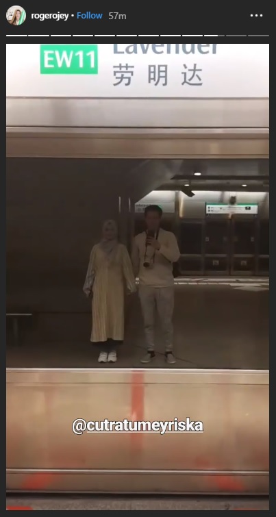 Cut Meyriska dan Roger Danuarta menunggu MRT
