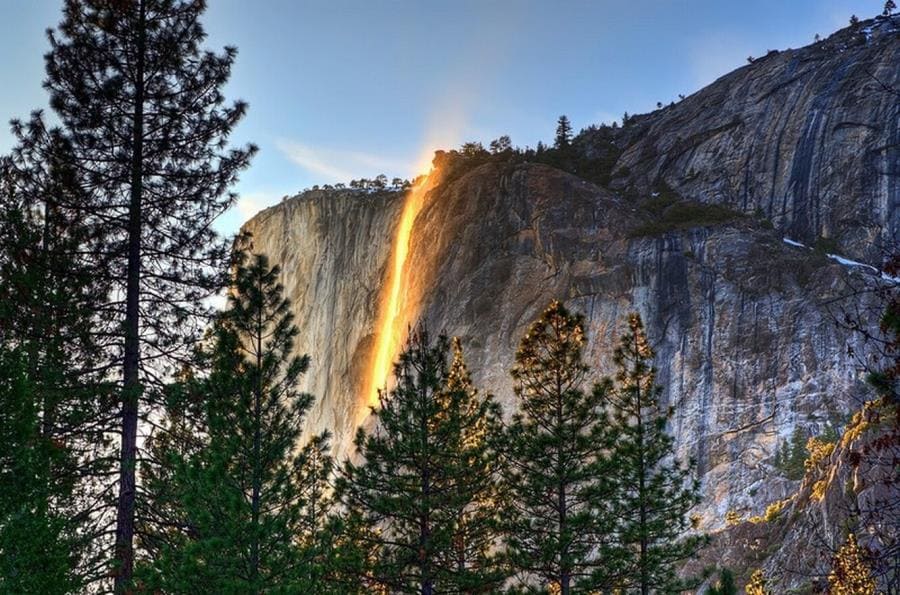 Водопад Horsetail Fall (Лошадиный хвост) в Калифорнии
