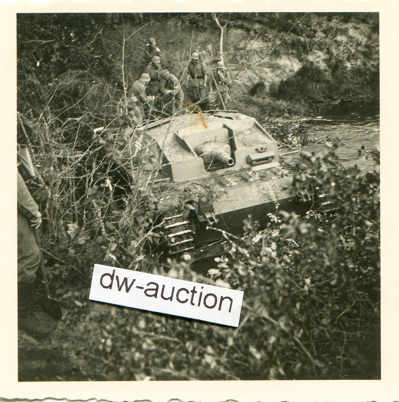 Sturmgeschütz Abt. 184 , Stug mit Nummer 1 durch