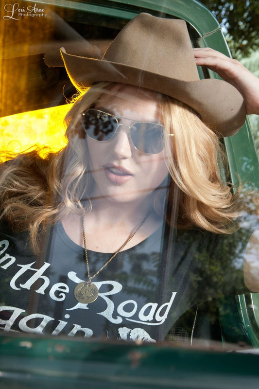 http://www.pinupgirlclothing.com/media/catalog/product/cache/1/image/650x/040ec09b1e35df139433887a97daa66f/s/w/sw-n1240pis-sl_02.jpg
