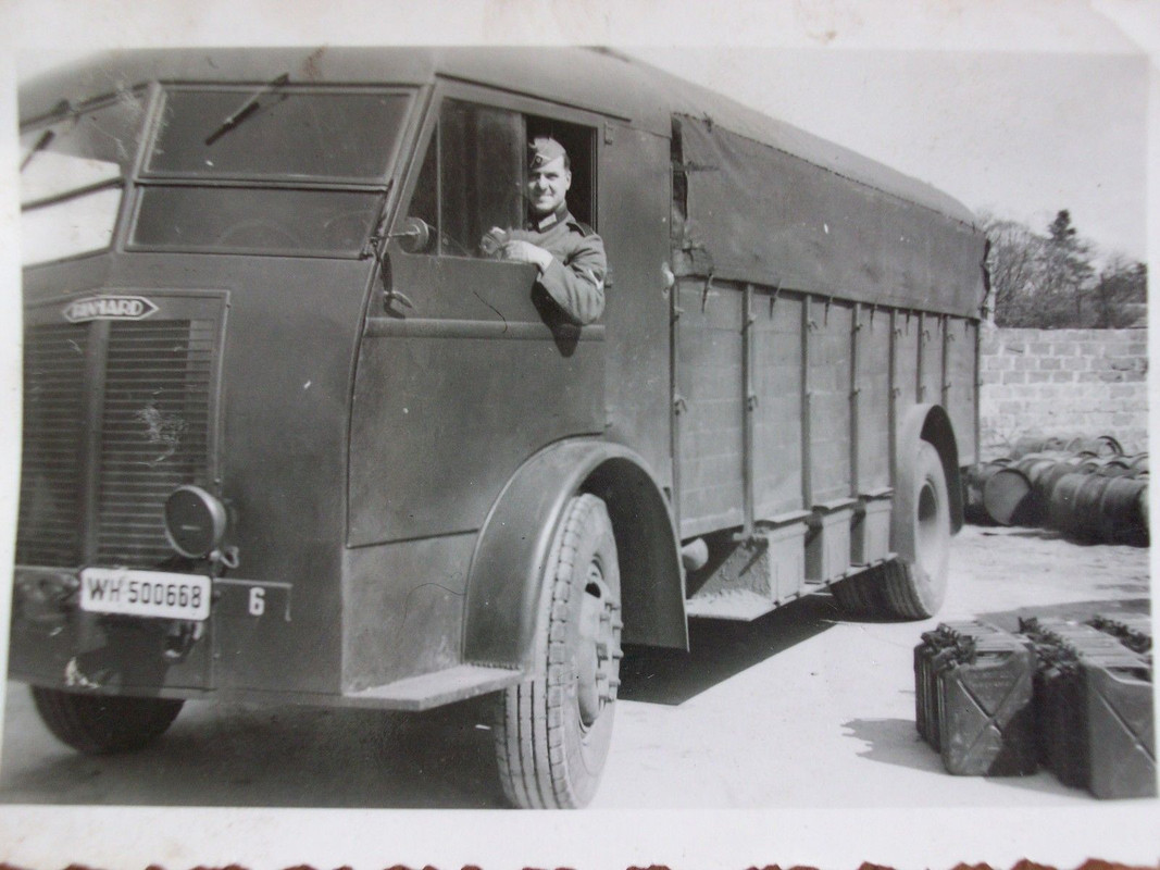 schwerer französischer Beute LKW Panhard K155
