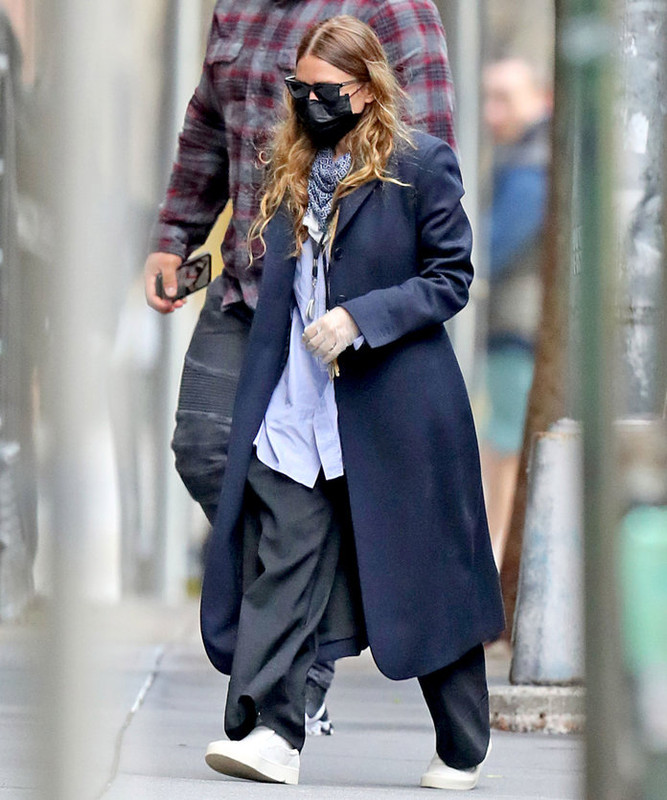 image?url=https://cdn-img.instyle.com/sites/default/files/styles/684xflex/public/images/2020/05/0513