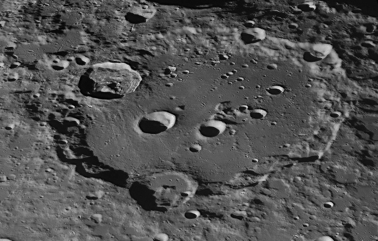 Moon session with red filter 23A and Dobson 406mm - Lunar