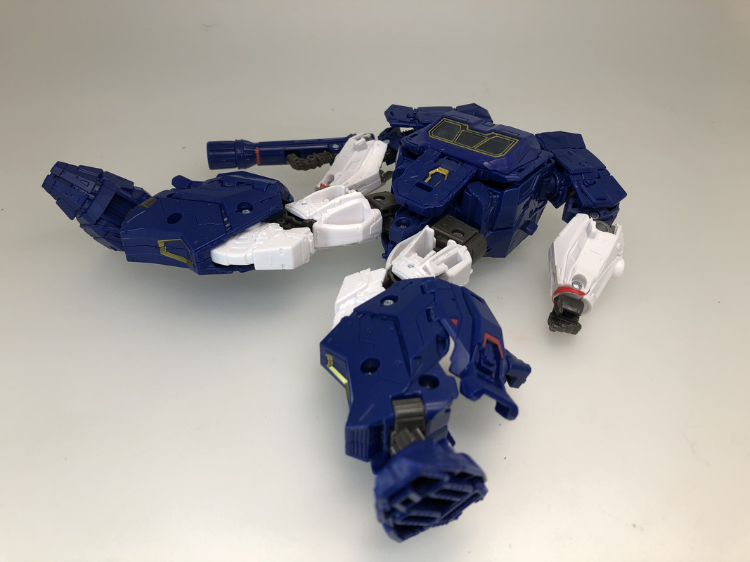 Studio-Series-Bumblebee-Movie-Soundwave-02