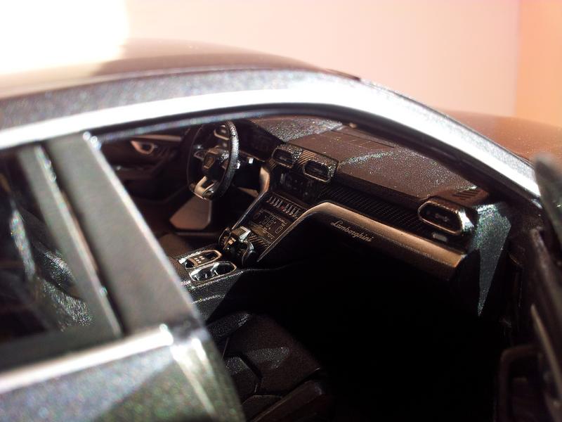 1:20 Bburago Lamborghini Urus