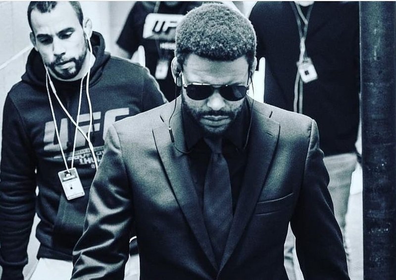 Майкъл Джонсън подписа за нови 5 битки с UFC
