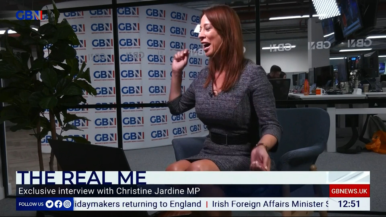 09.17 - 12.00.00 - The Briefing Lunchtime with Gloria De Piero. Your ....ts_snapshot_52.14.157