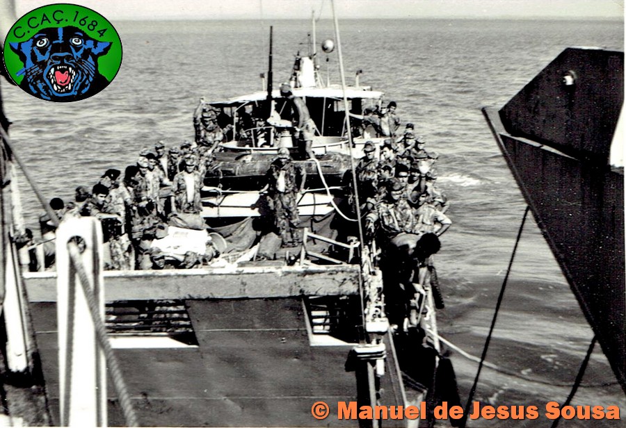 Transpote-numa-L-F-G-no-rio-Cacheu