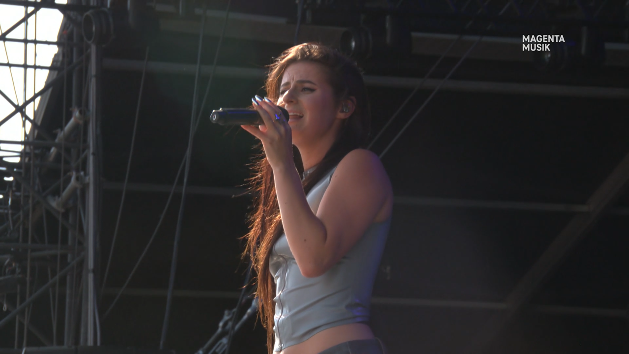 mpv-shot_Natalie.Jane-Lollapalooza Berlin.2024.WEB-DL.1080p.AVC-Нечипорук_00_08_29_0004