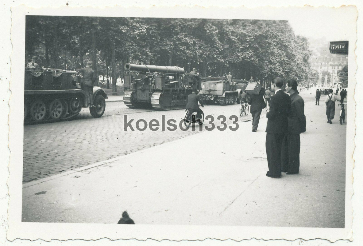 Foto Panzer Halbketten und französische GPF Selbstfahrlafetten Beute Artillerie