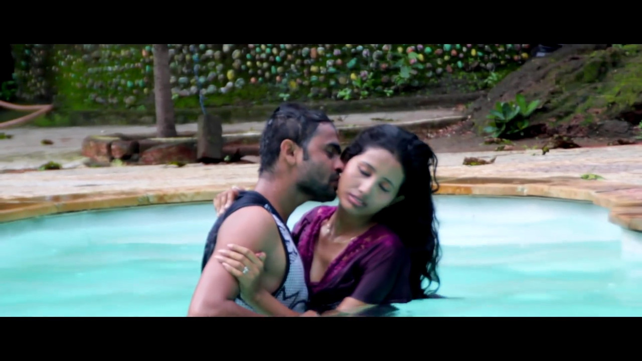 [Image: Mahi-smooching-in-Swimming-pool-MP4-snap...-52-50.jpg]