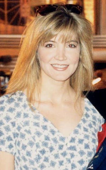 Die 62 Jahre alte 163 cm große Crystal Bernard im 2024 Foto