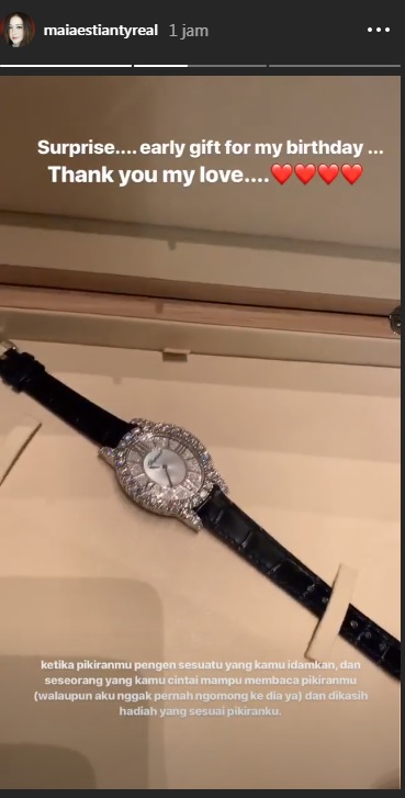 Jam tangan kado dari Irwan Mussry untuk Maia Estianty