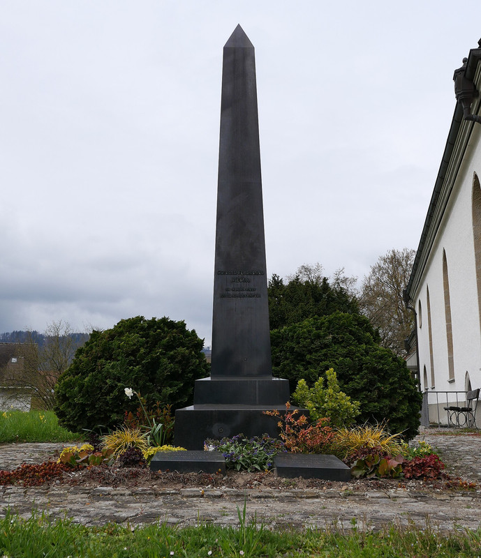 Meyer-Family-Grave-Cemetery-Kilchberg-Roman-Deckert07042023