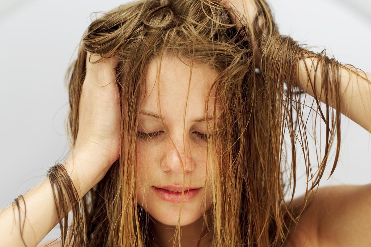 Сохранить волосы чистыми, чтобы реже мыть голову