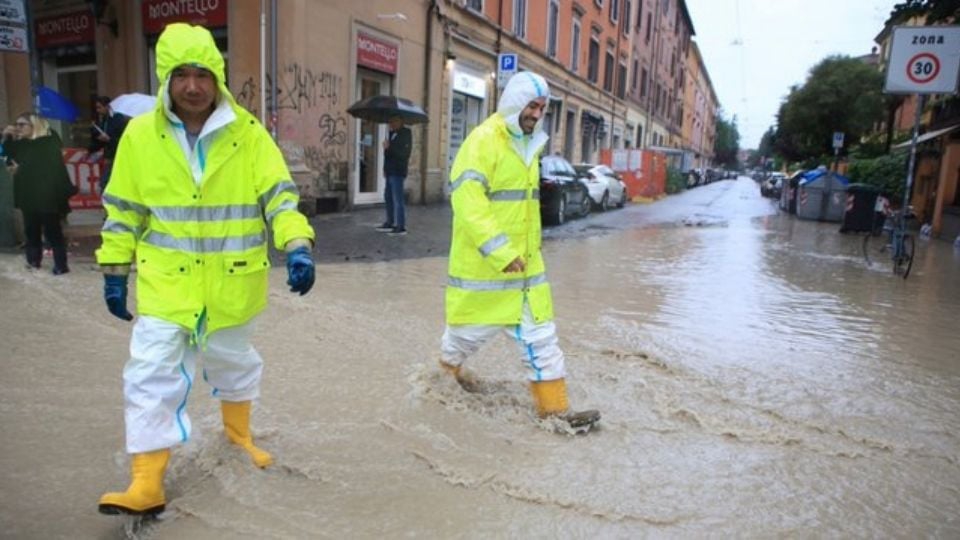 (VIDEOS) Tragedia en Italia: Fuertes lluvias desbordan 14 ríos; saldo es de 8 personas sin vida