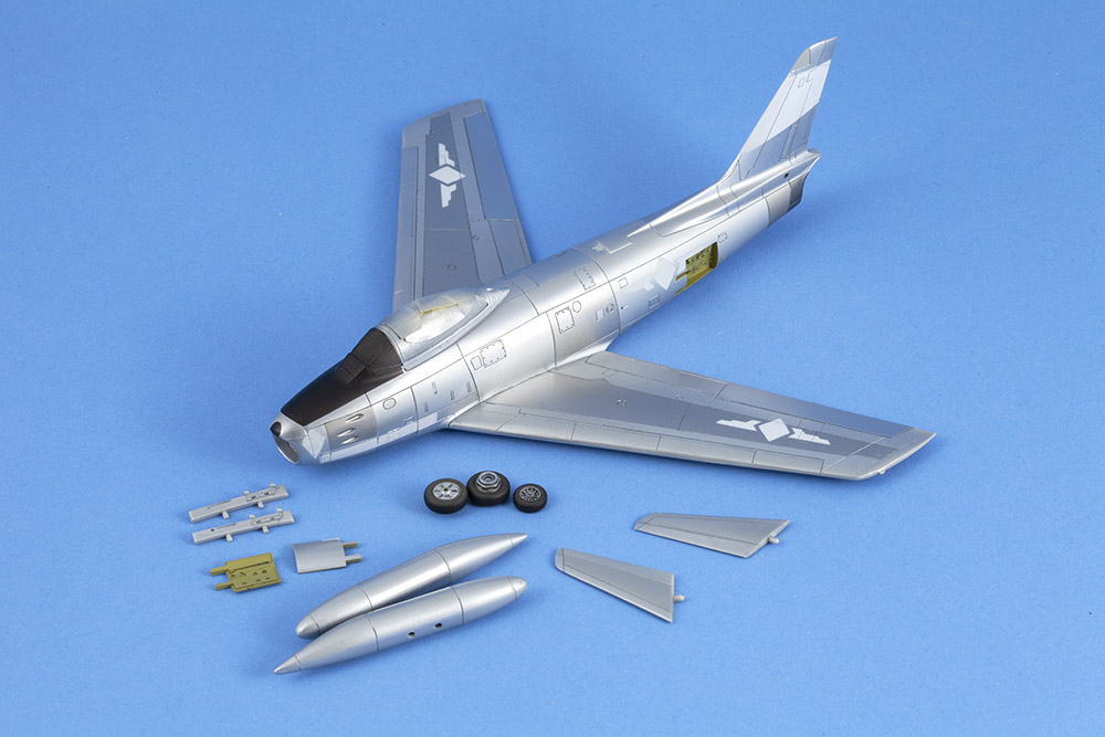 [Fujimi] F-86 Sabre (complété) - Page 2 IMG-0113