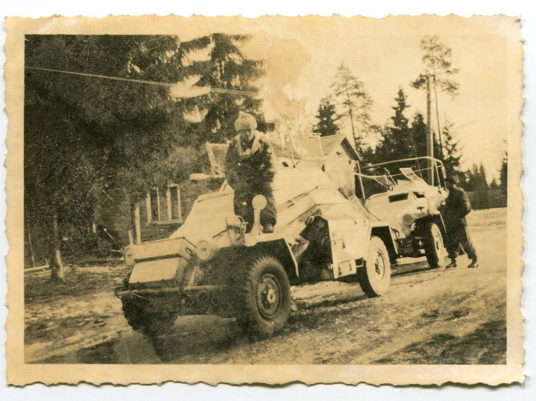 2 Schützen-Panzer vom Pz.Rgt.3 auch mit Funkrahm