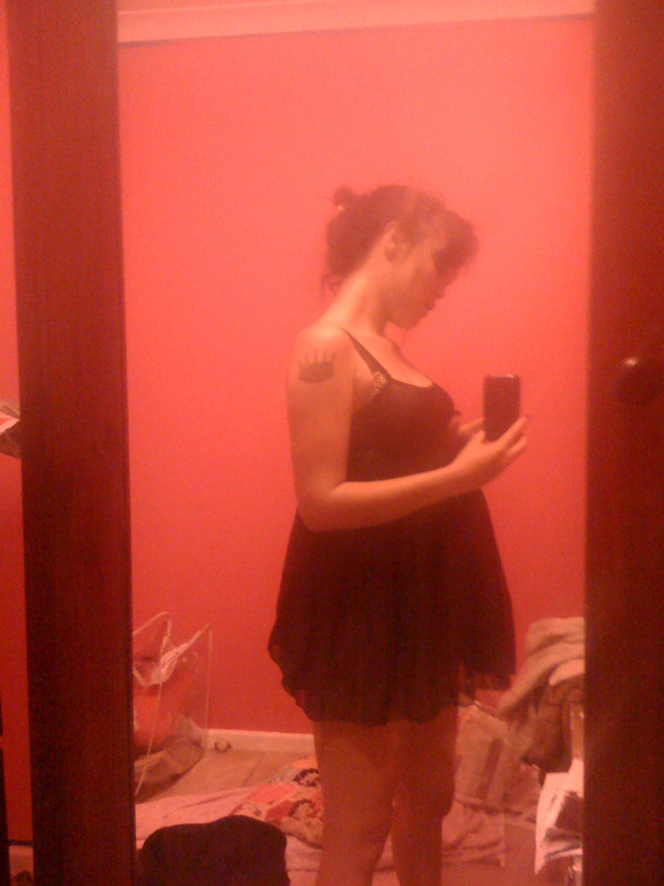 Otra nena amateur desnuda y embarazada