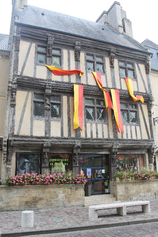 Por Normandía y Bretaña - Blogs de Francia - Día 3: Caen-Bayeux-Zona de Desembarco de Normandía-Huisnes sur Mer (1)