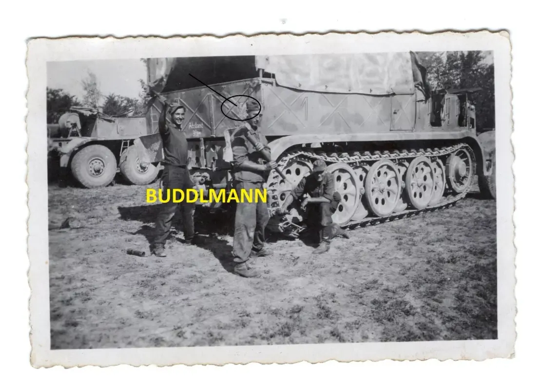 Foto 1.Panzer Division Italien 1943 Camo Werkstattzug Sd.Kfz. 9 Wappen Schlüssel (1)