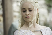 emilia-clarke-game-of-thrones-90