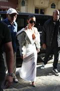 Kim-Kardashian-Cleavage-White-Paris28