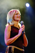 Olivia-Newton-Johnon-mc43