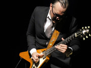 JB THUMBPICKING THE V