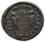 AE3 de Constantino II. GLORIA EXERCITVS. Soldados entre 2 estandartes. Cycico Constantino-II-folis-reverso