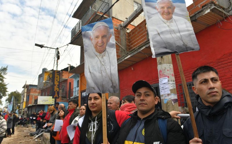 Sacerdotes de Argentina salen en defensa del Papa Francisco y del cristianismo tras los ataques ofensivos de Milei Misa-papa-arg3
