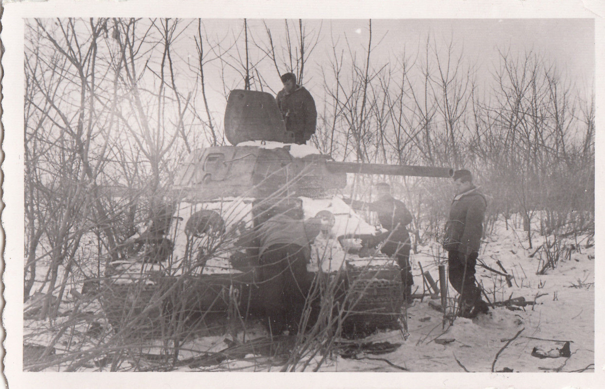 Wehrmacht Rußland russischer Panzer T-34 Platten am Turm Winterk