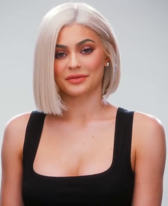 Kylie-Jenner2-cropped.png