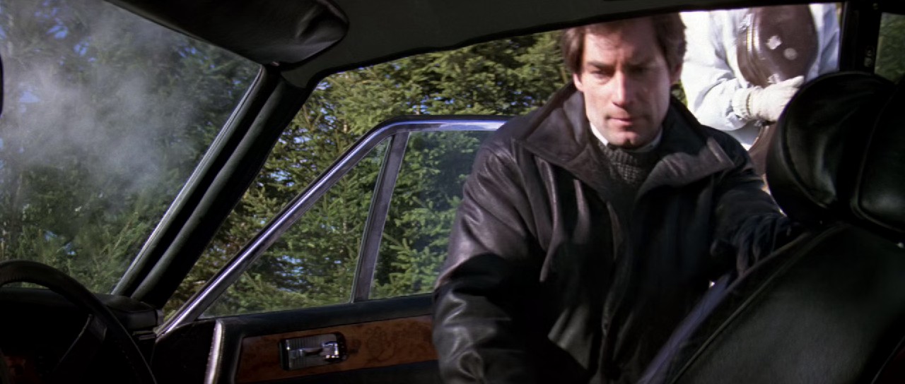 The-Living-Daylights-1987-Blu-Ray-Hindi-English-1080p-10bit-x265-HEVC-DDP-5-1-ESub-mkv-0002