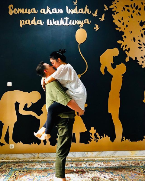 Andhika Pratama dan Ussy Sulistiawaty