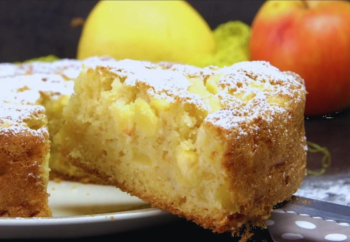 Prepara un bizcocho de manzana con coco para acompañar tu café