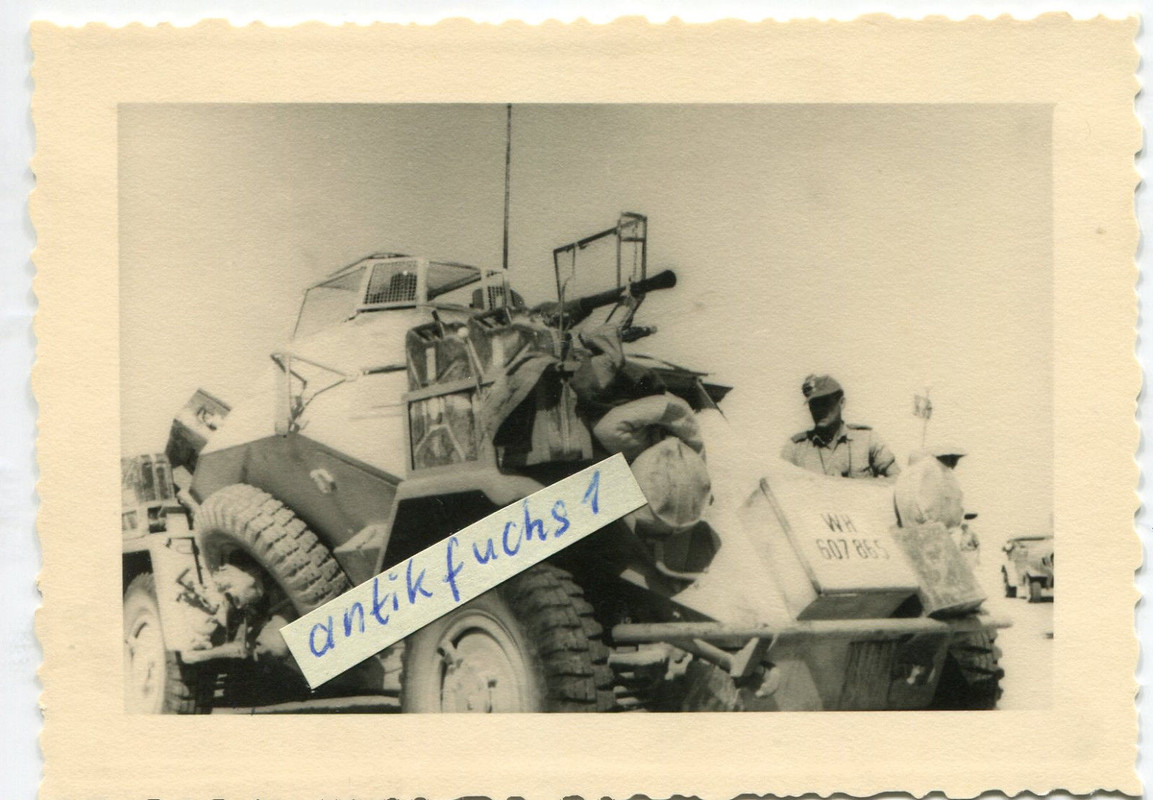 Deutscher Panzer-Spähwagen mit WH-607865 des Afrikakorps in Afri