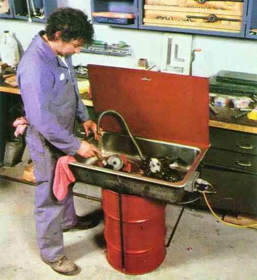 parts cleaning tank 03 man using sink jpg