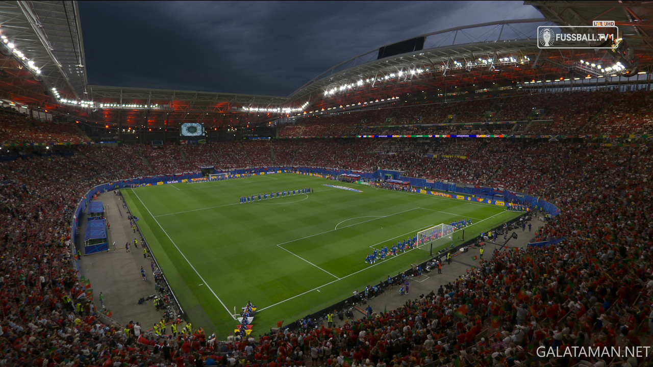 [Image: 06-18-20-30-01-DE-FUSSBALL-TV-1-UHD-Port...06-407.jpg]
