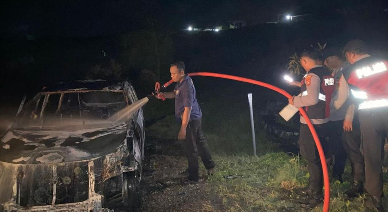 Heboh! Pemilik Vila Bakar Mobil yang Parkir Sembarangan