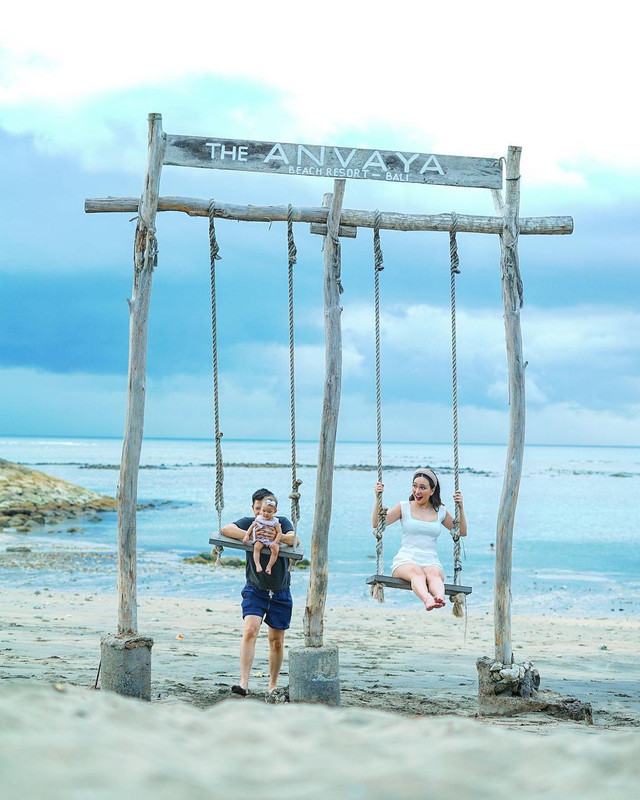 Menepi sementara di Bali, ini 8 potret family time ala Shandy Aulia