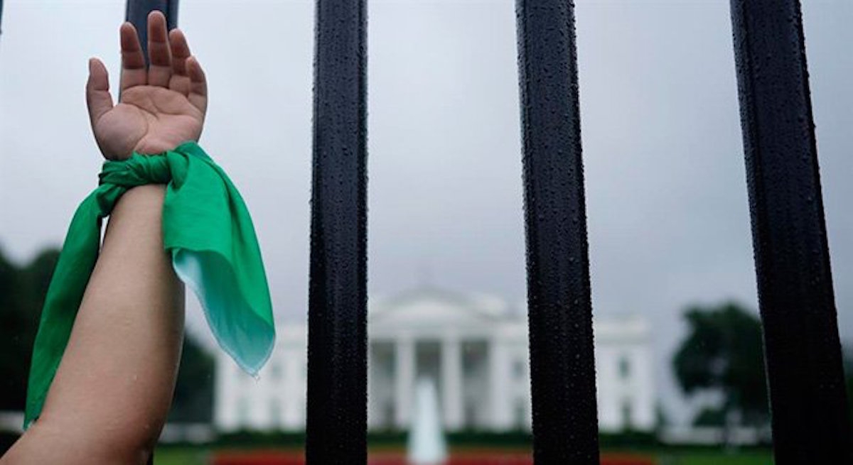 Exigen a estados de EU permitir el aborto si la vida de la mujer está en riesgo