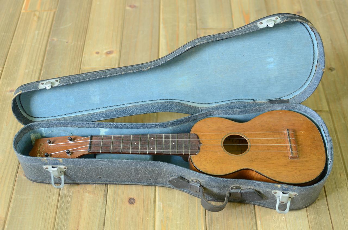Vintage 1943 CF Martin Style 1K Hawaiian Koa soprano ukulele with case
