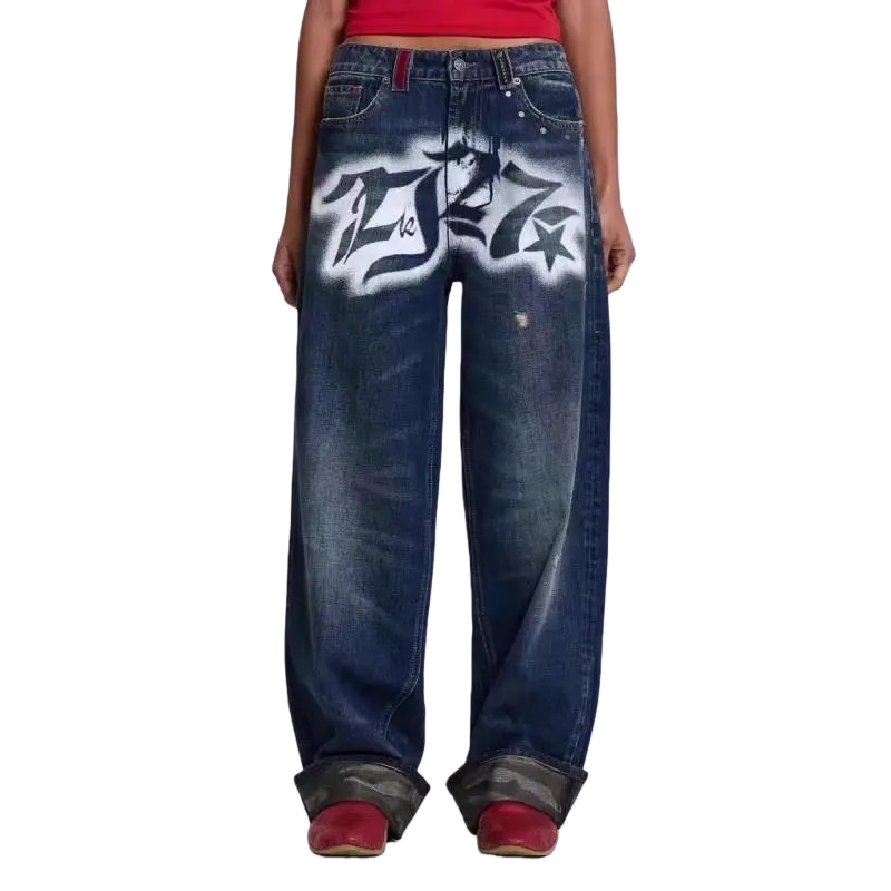 Short, form-fitting T-Shirt