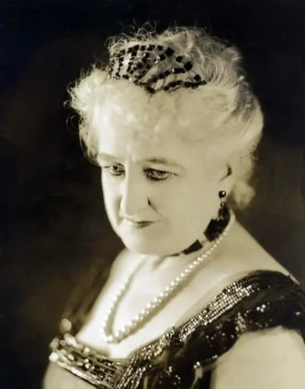 october-12th-1924-in-hollywood-a-gas-main-explosion-tears-v0-3y2p6usrcfud1
