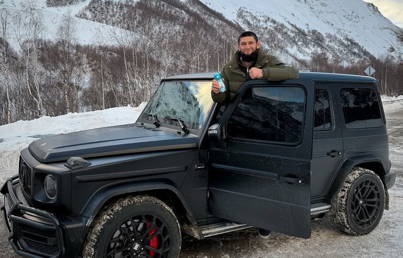 Хамзат Чимаев тъгува за жертвите на самолетната катастрофа в Казахстан 