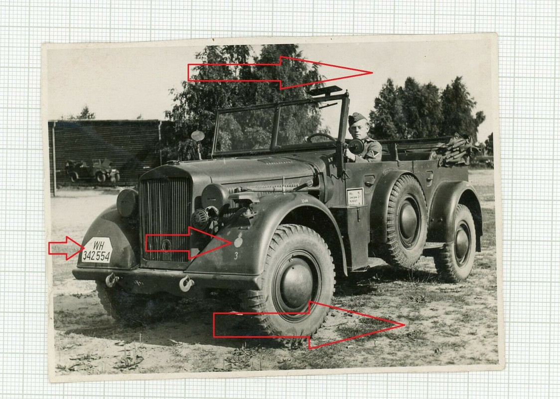 Foto Wehrmacht Geländewagen mit taktischem Zeichen am Kotflügel