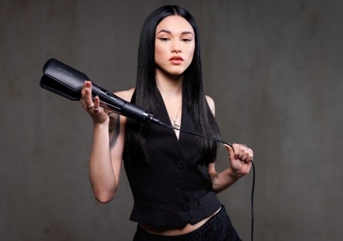 Ghd, Maria Esposito di Mare Fuori volto della piastra Duet Style Ghd, Maria Esposito di Mare Fuori volto della piastra Duet Style